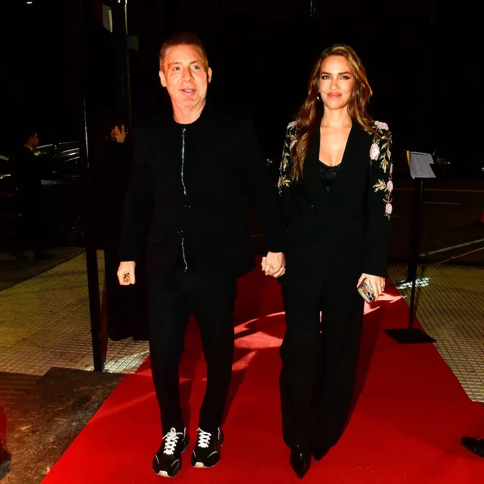 La salida de Adrián Suar y Rocío Robles en la noche porteña: dos motivos para celebrar su amor