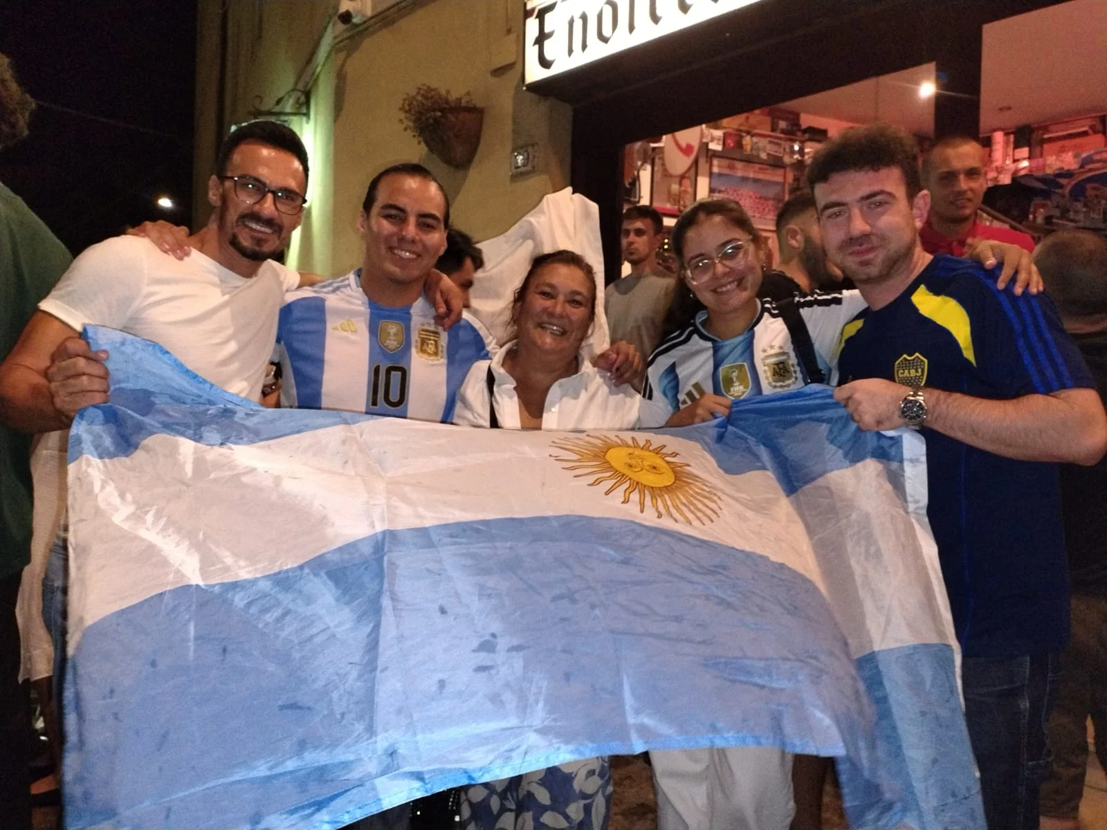 Desde Ravenna, una gualeya vive con orgullo el sueño mundialista: Argentina siempre encuentra la forma de unirnos