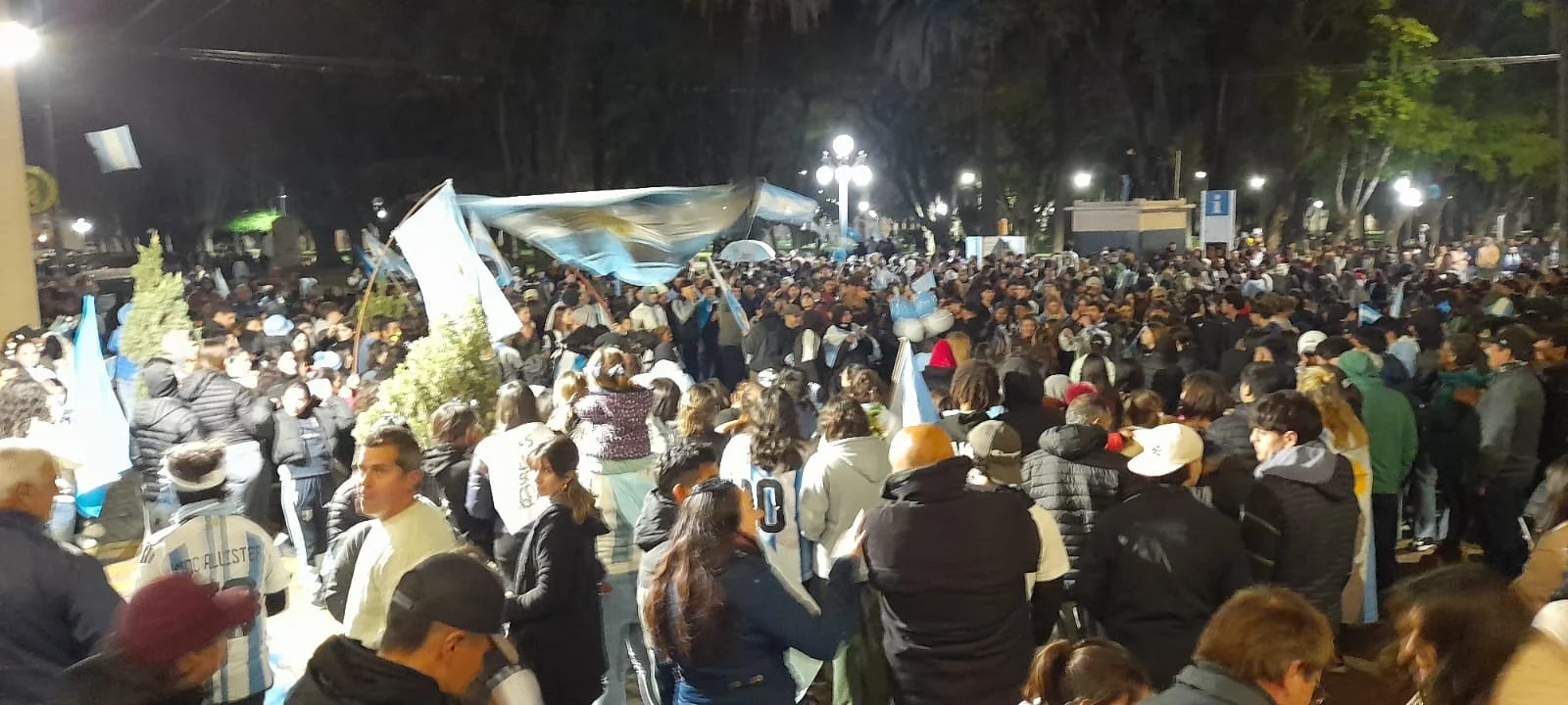 La derrota no apagó el sentimiento: Gualeguay salió a agradecerle a la Scaloneta